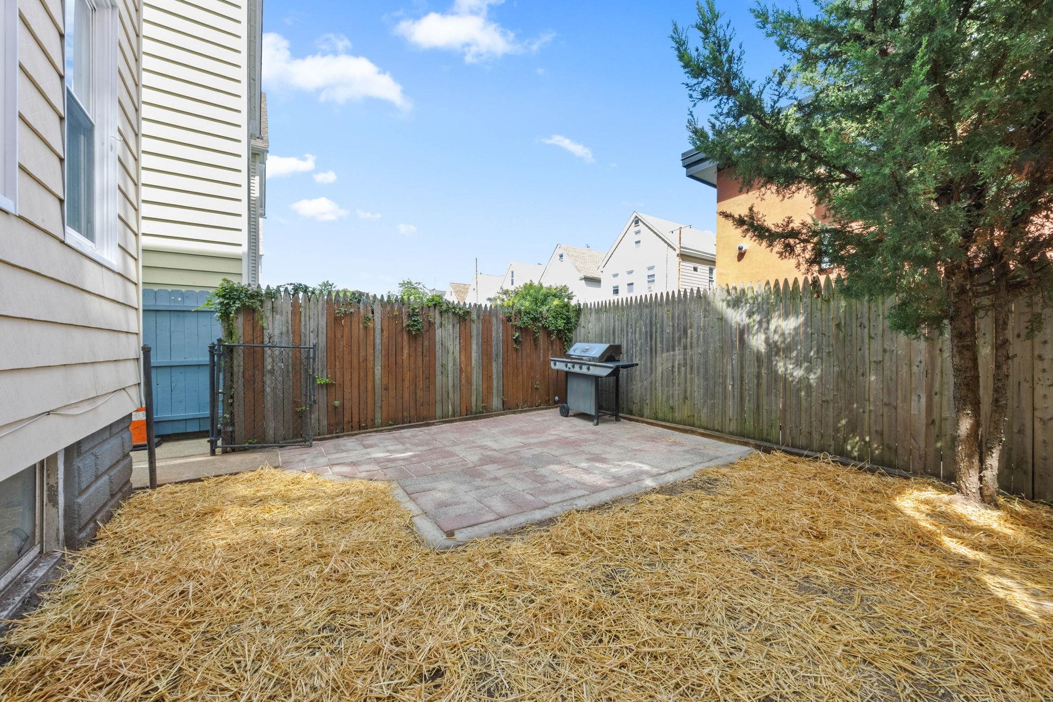7 EDWARDS CT