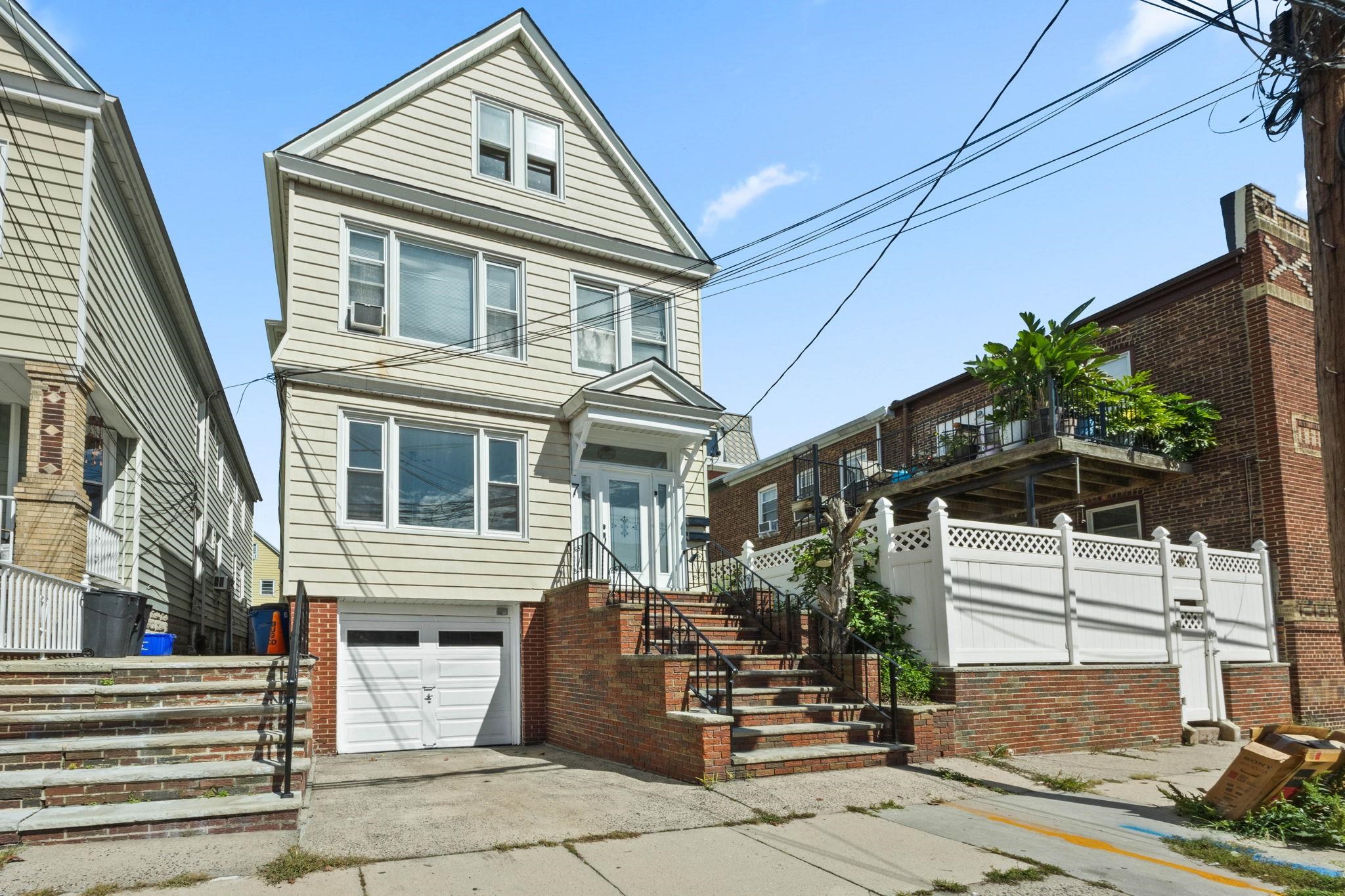 7 EDWARDS CT