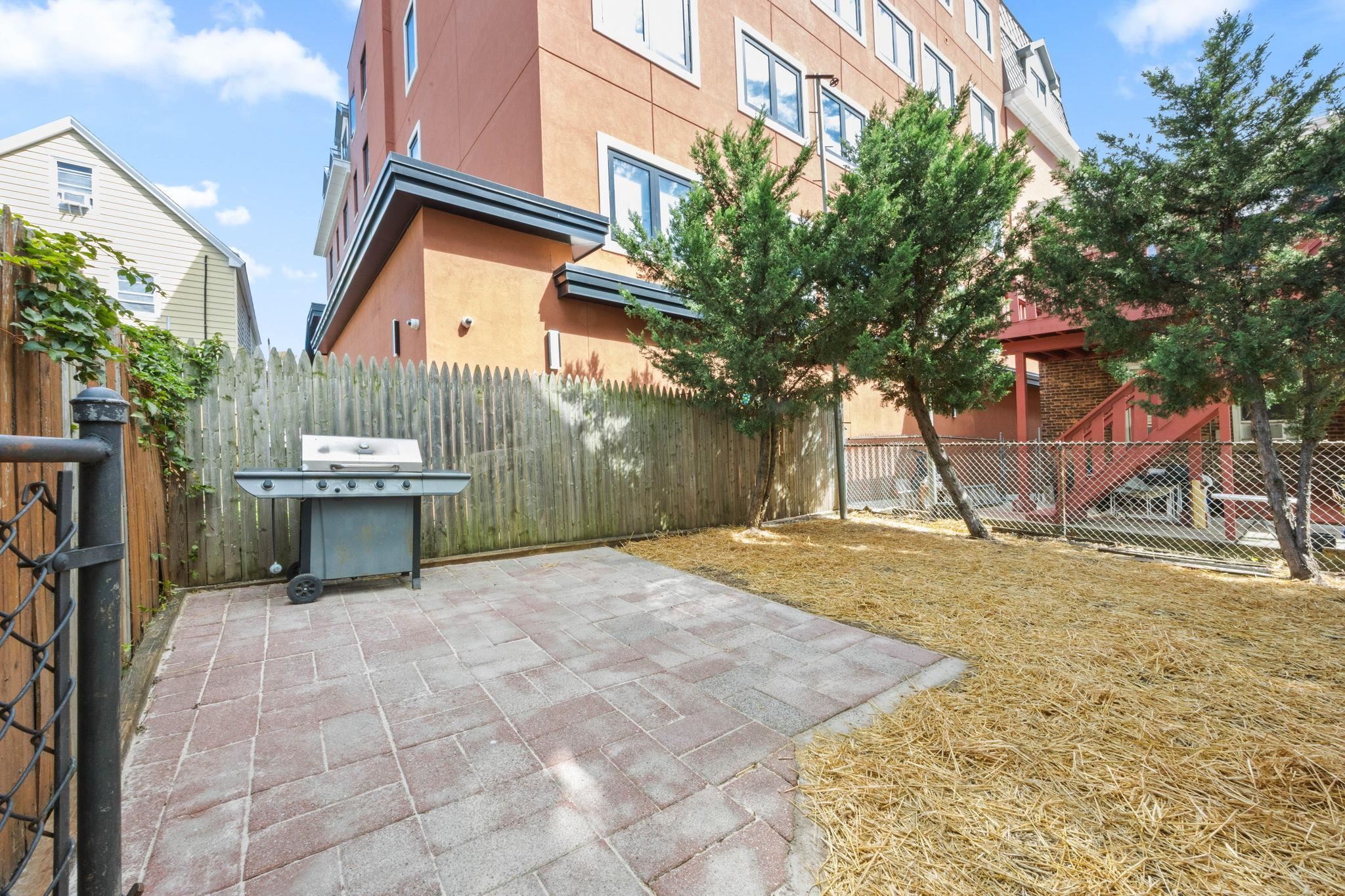 7 EDWARDS CT