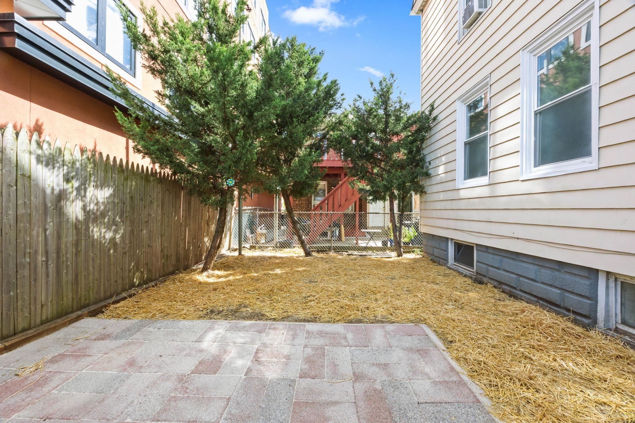 7 EDWARDS CT