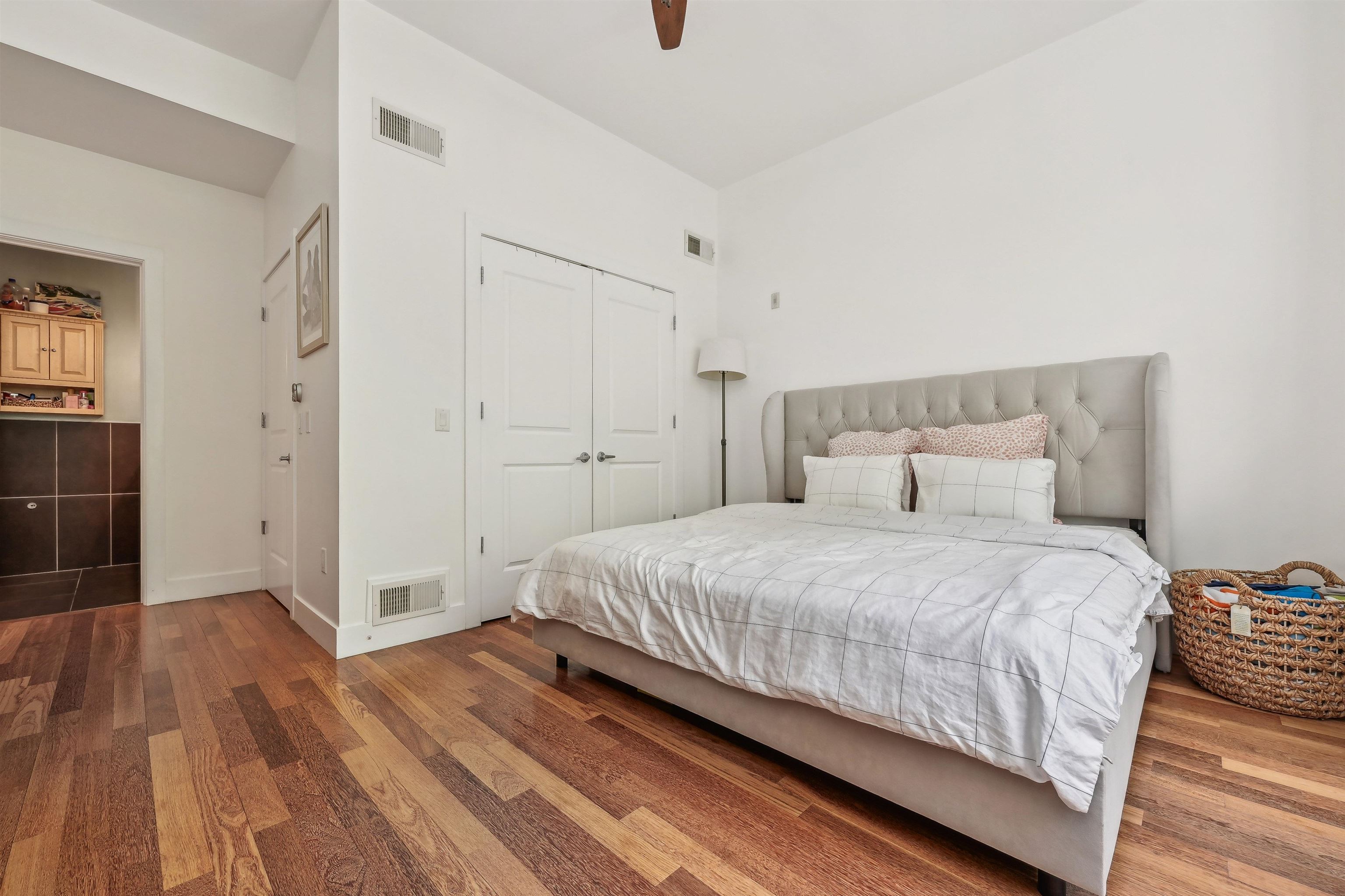 78 WAYNE ST Unit: 202