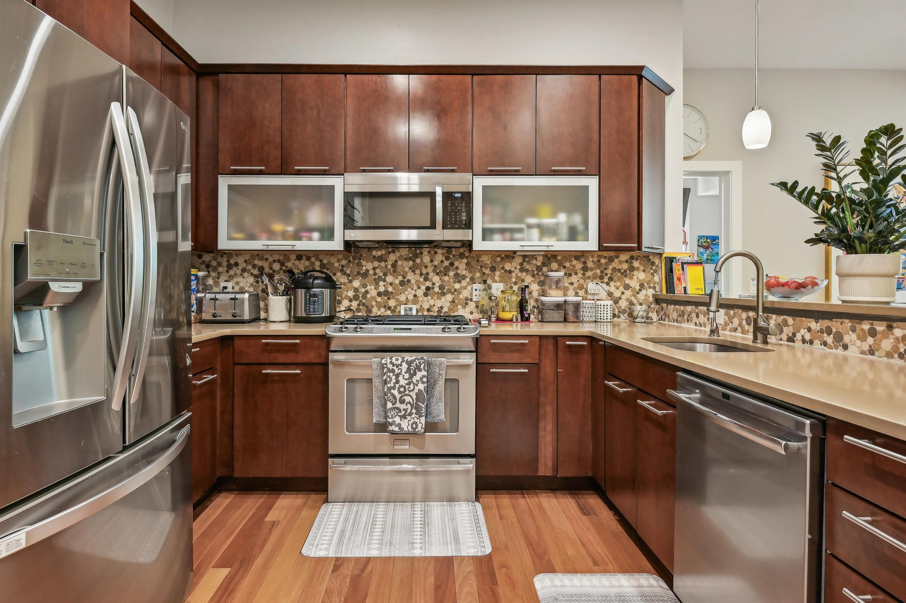 78 WAYNE ST Unit: 202