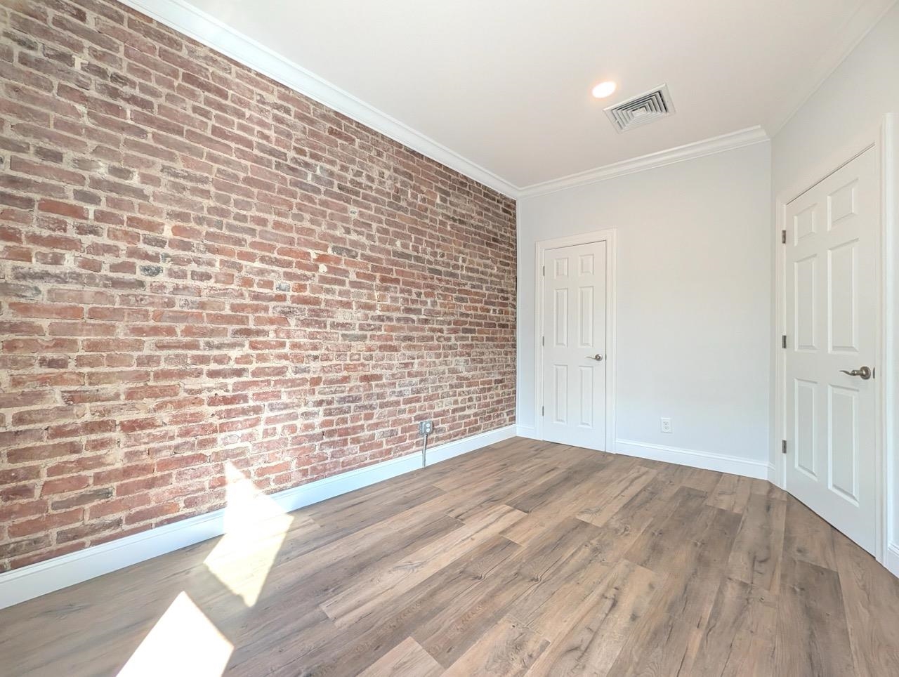 223 SIP AVE Unit: 3
