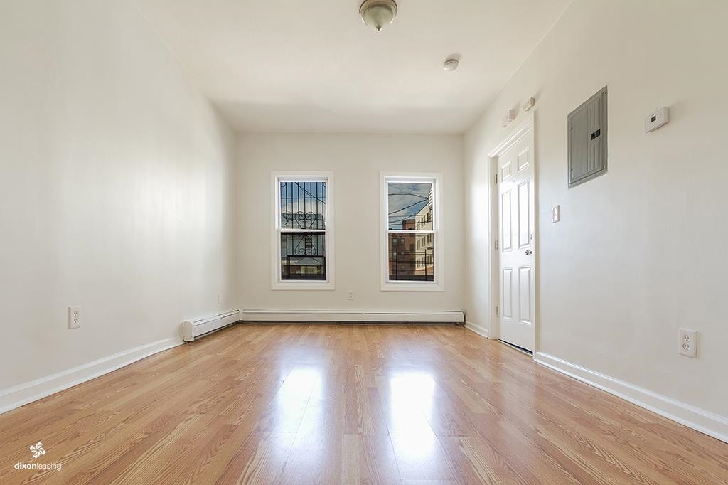 60 DWIGHT ST