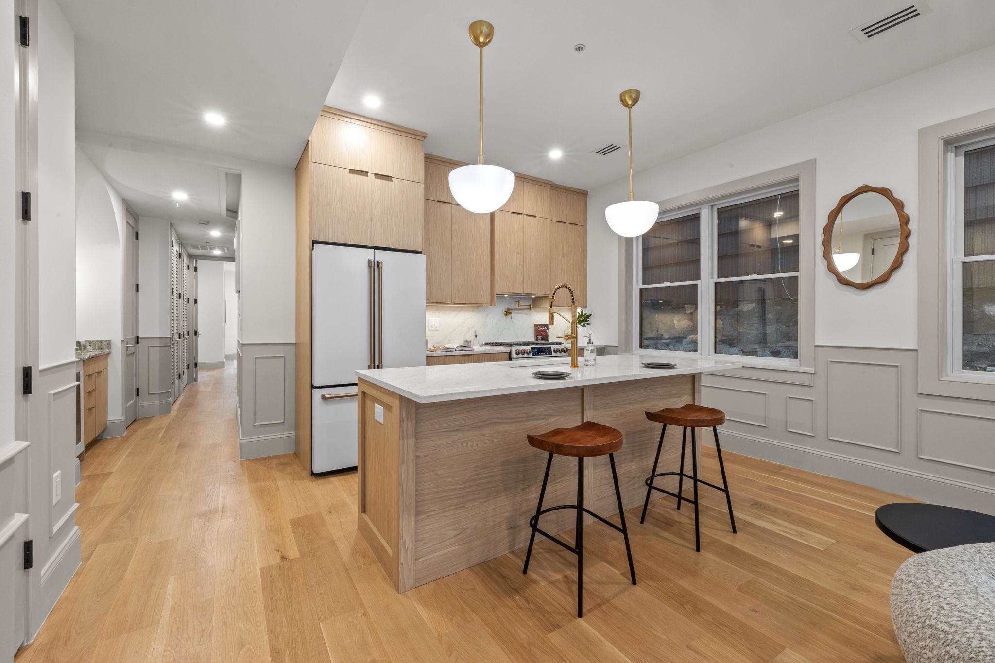206 SHERMAN AVE Unit: 1