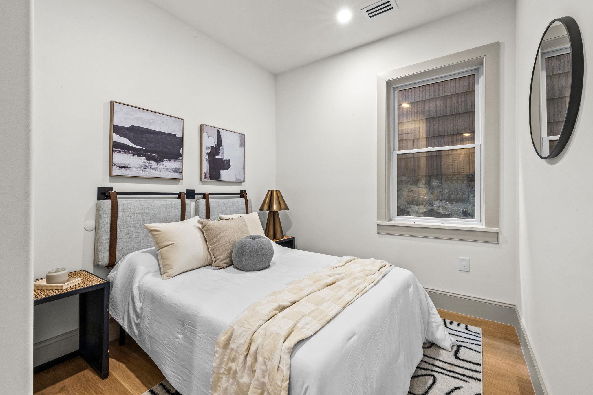 206 SHERMAN AVE Unit: 1