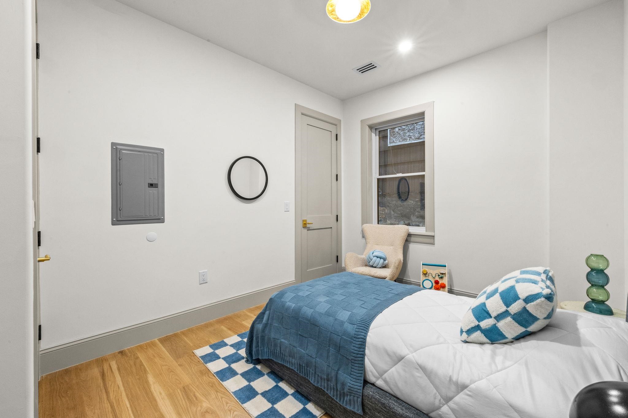 206 SHERMAN AVE Unit: 1