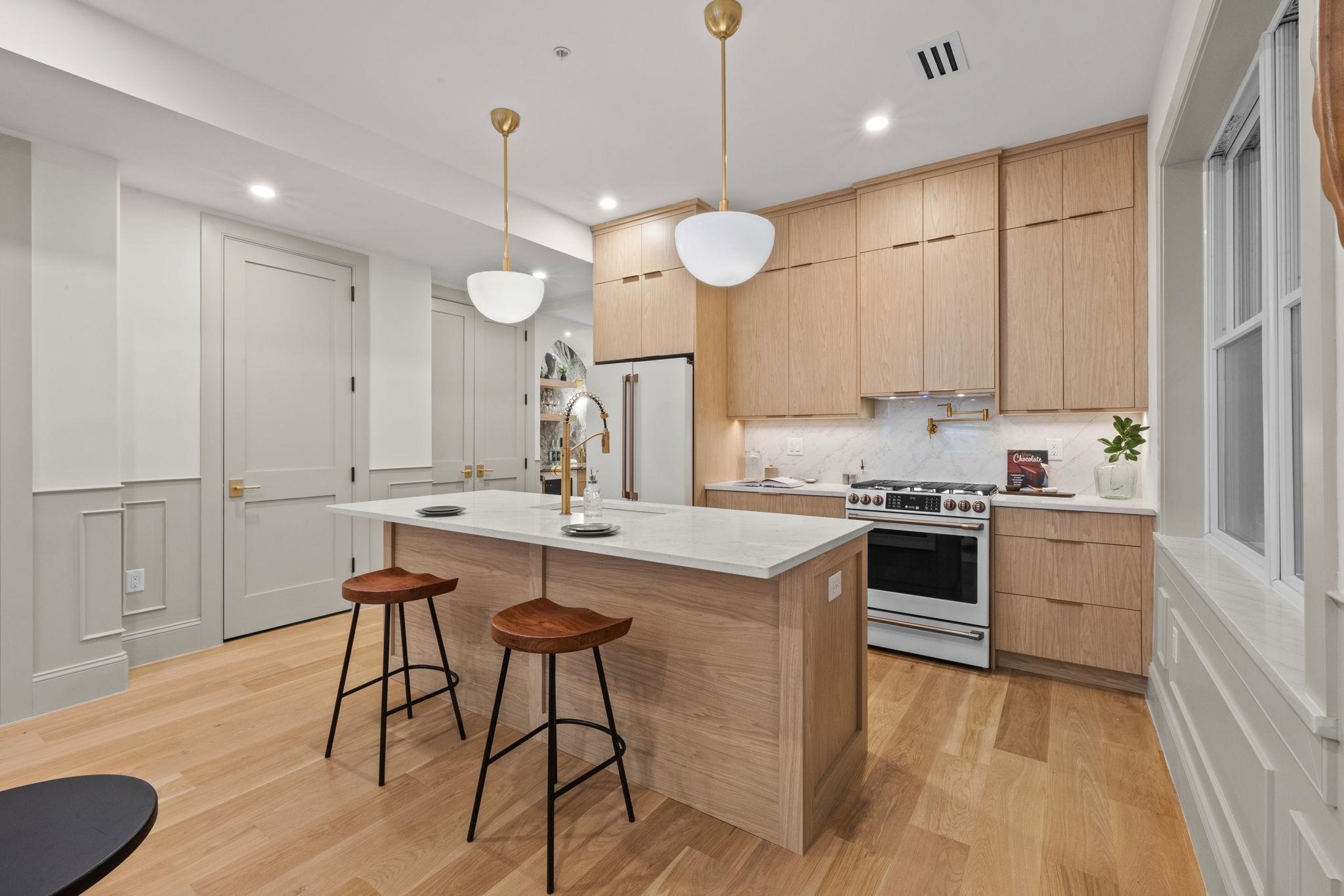 206 SHERMAN AVE Unit: 1