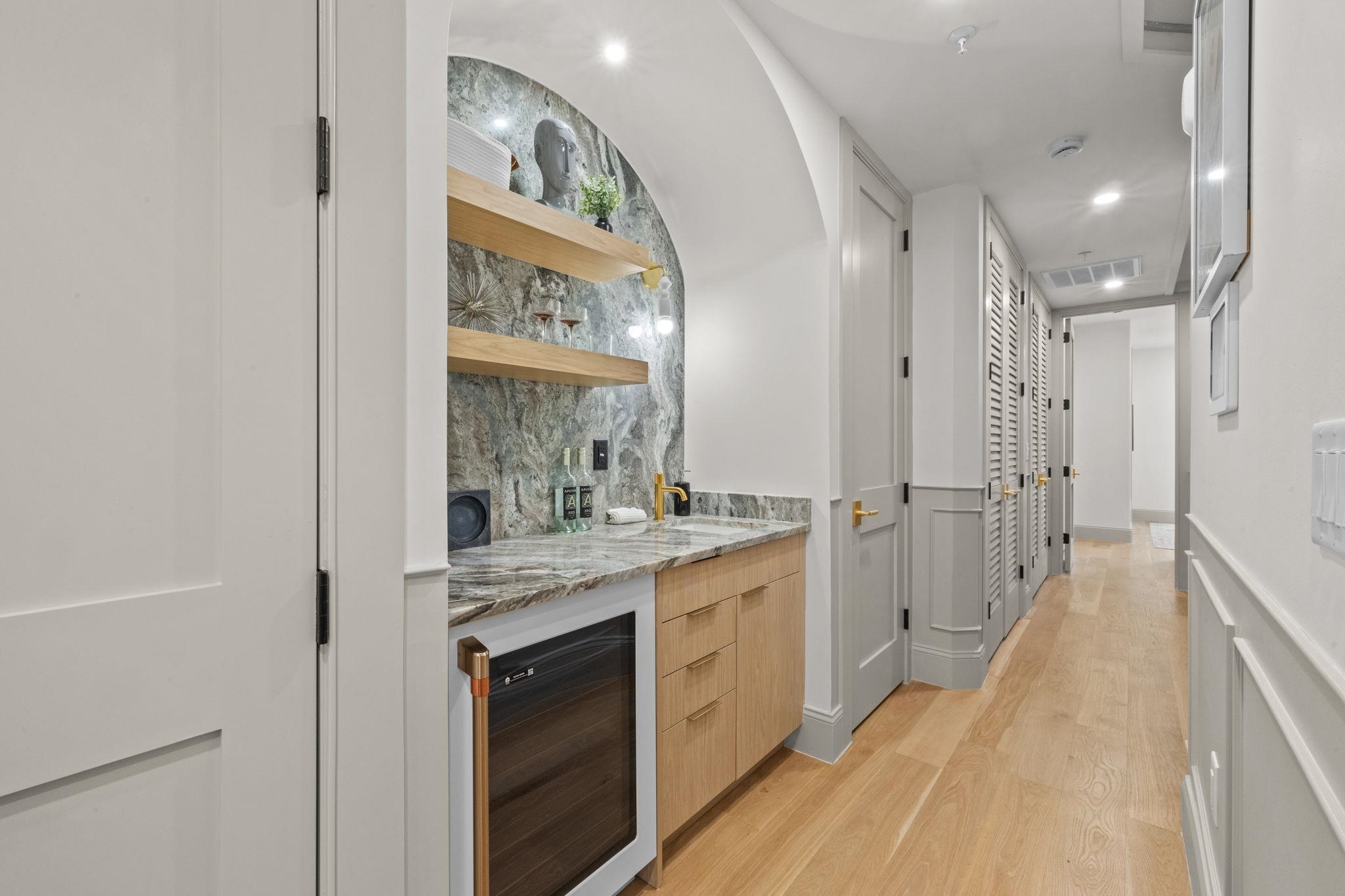 206 SHERMAN AVE Unit: 1