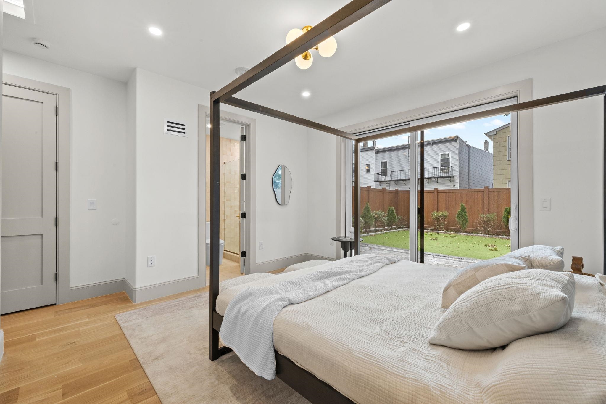 206 SHERMAN AVE Unit: 1