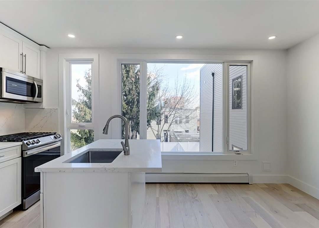 66 CHARLES ST