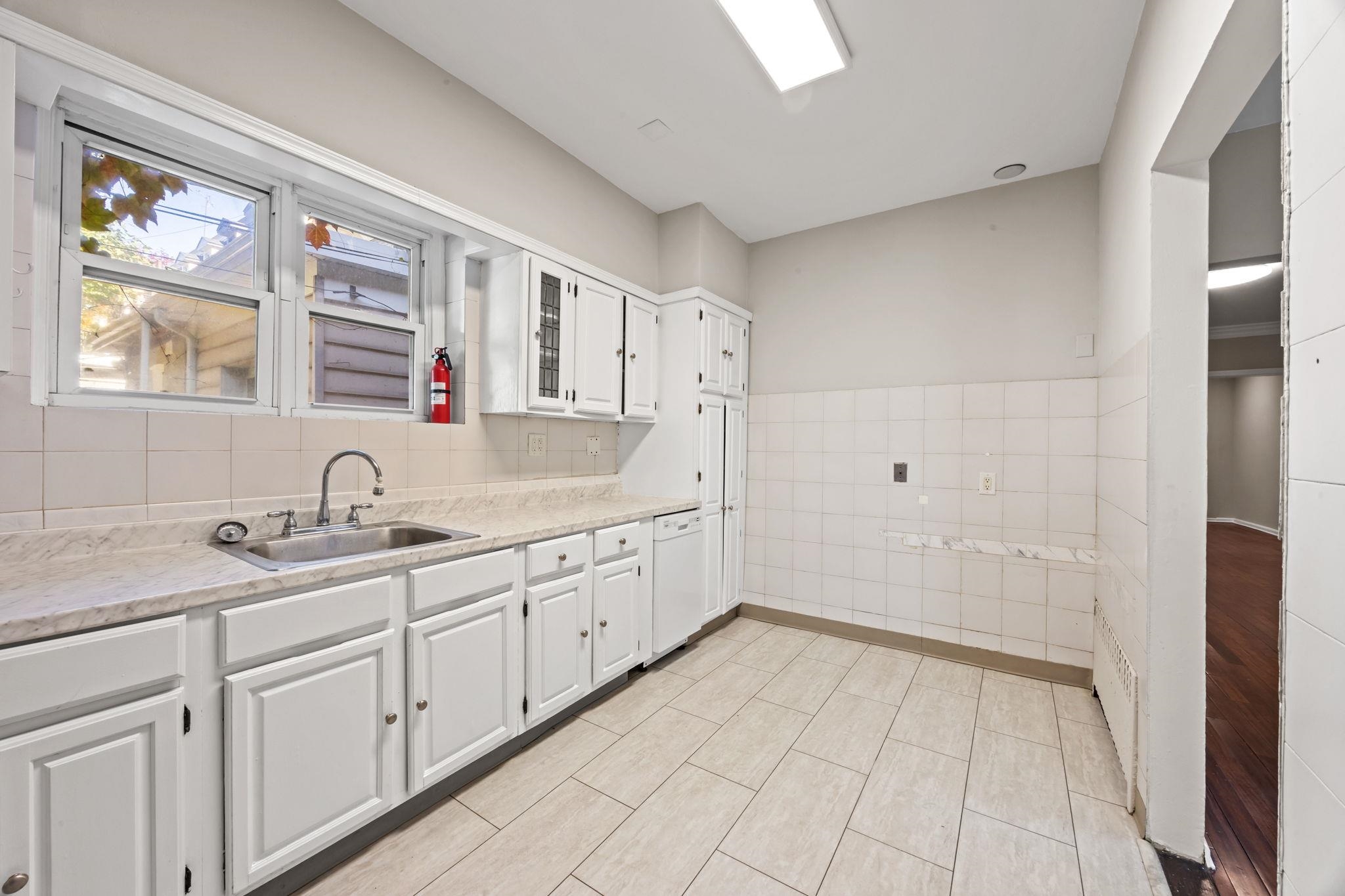 681 BERGEN AVE