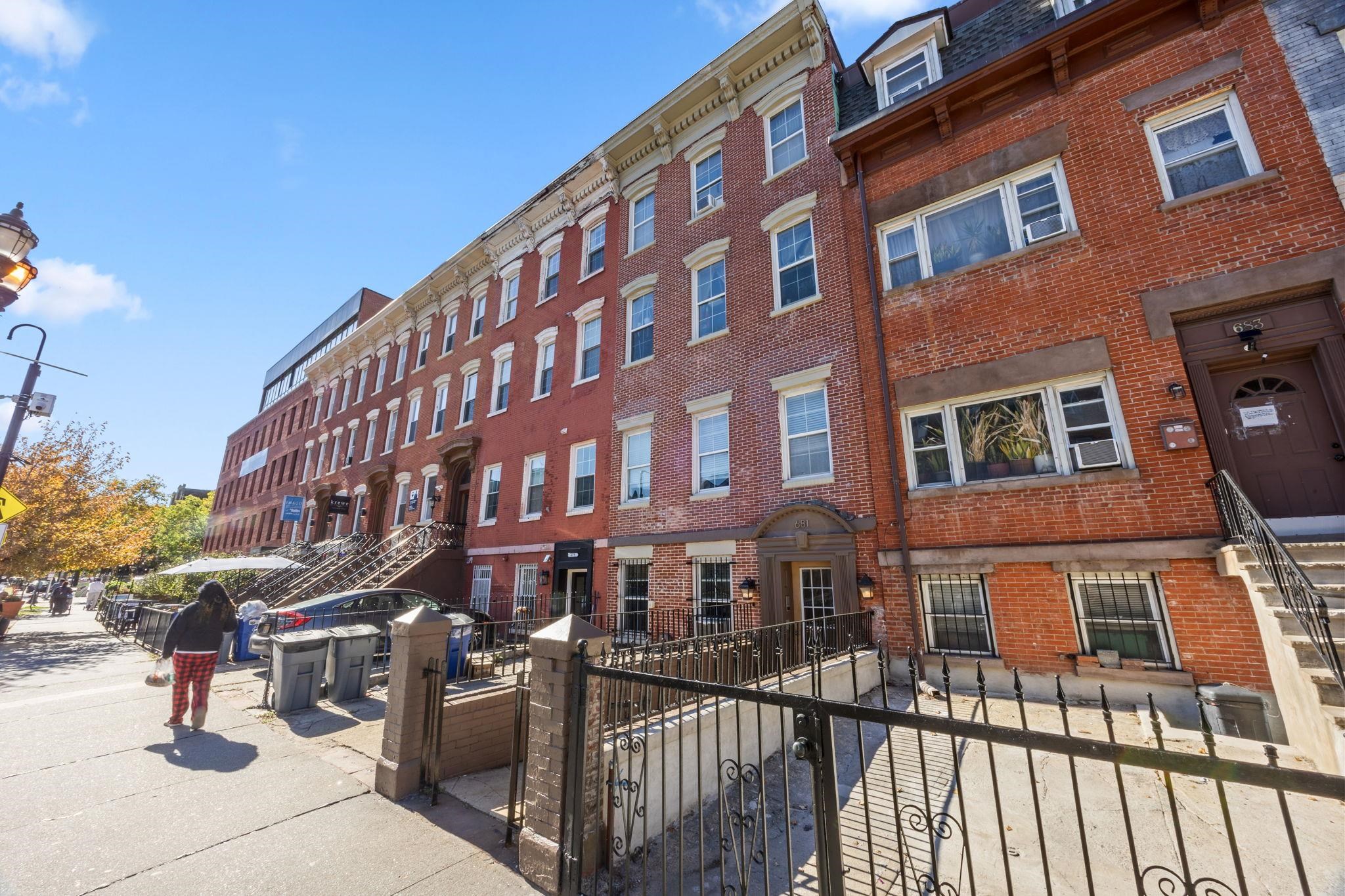 681 BERGEN AVE