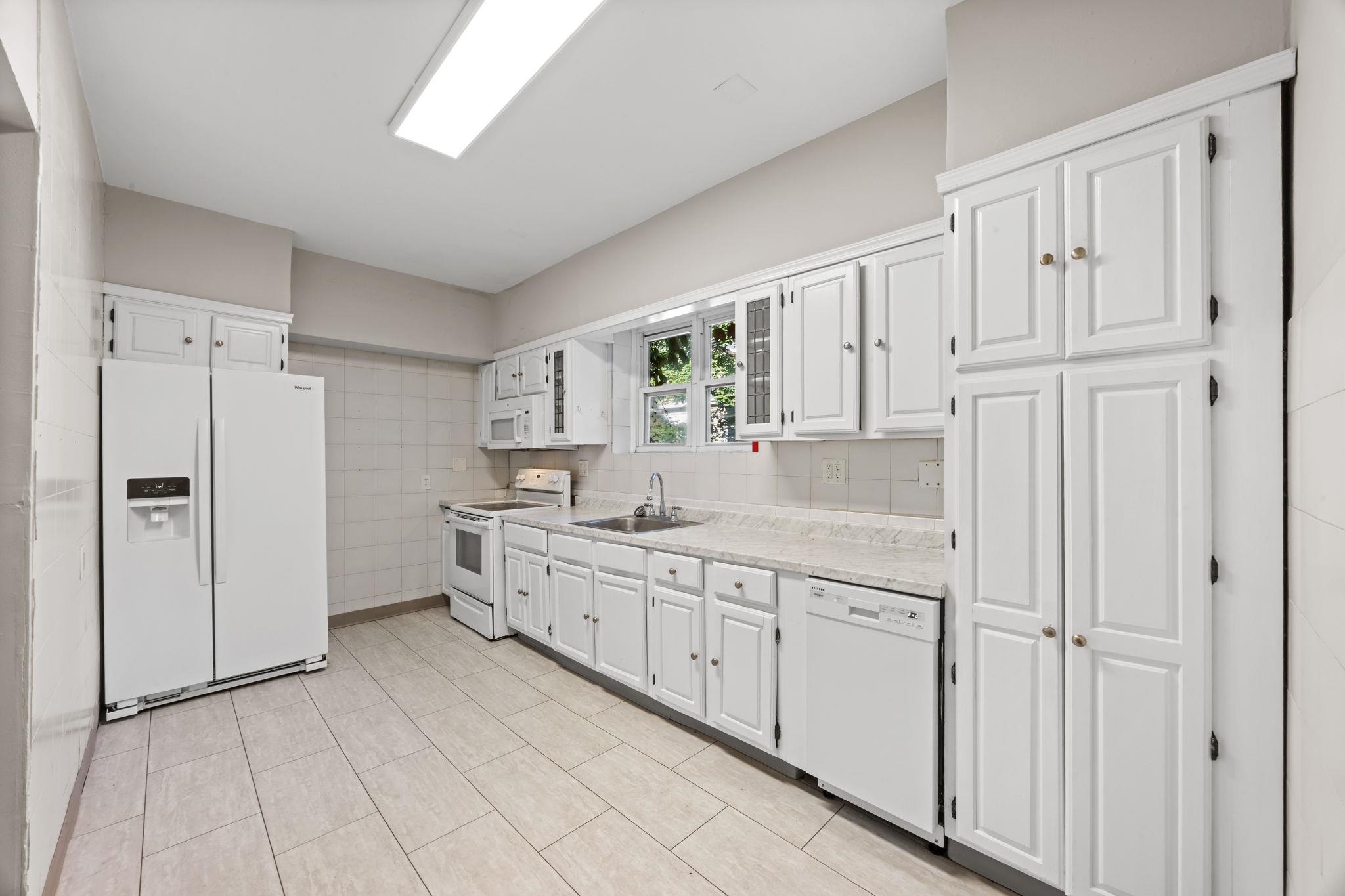 681 BERGEN AVE