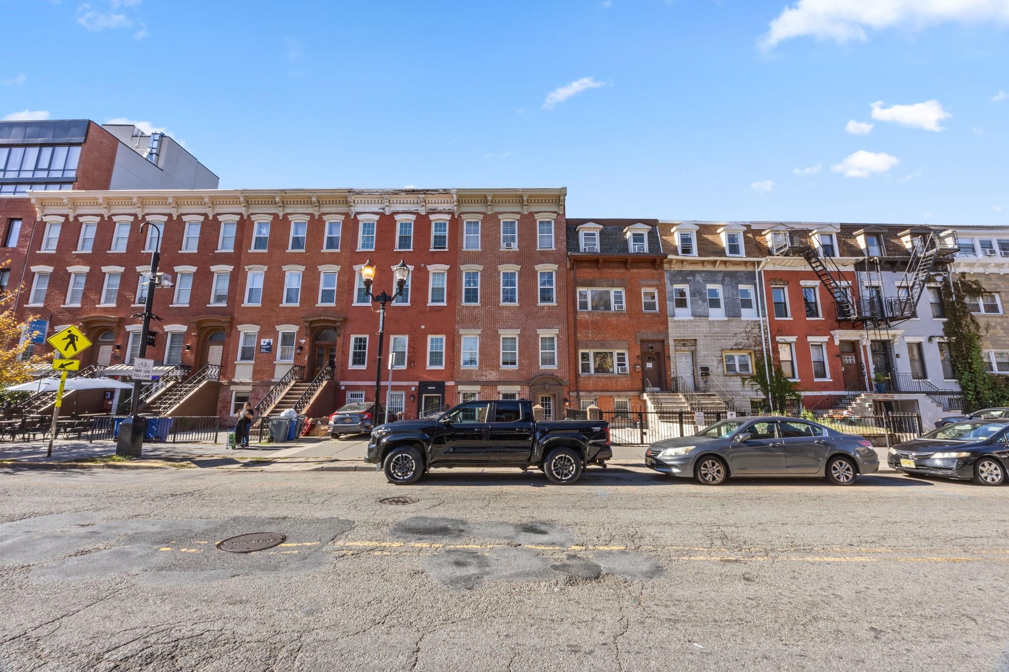 681 BERGEN AVE
