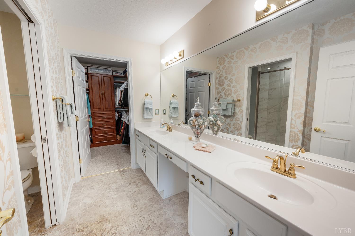 1384 Jefferson Way