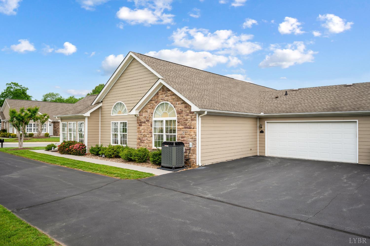 1384 Jefferson Way