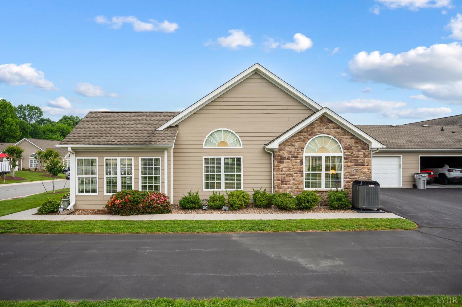 1384 Jefferson Way