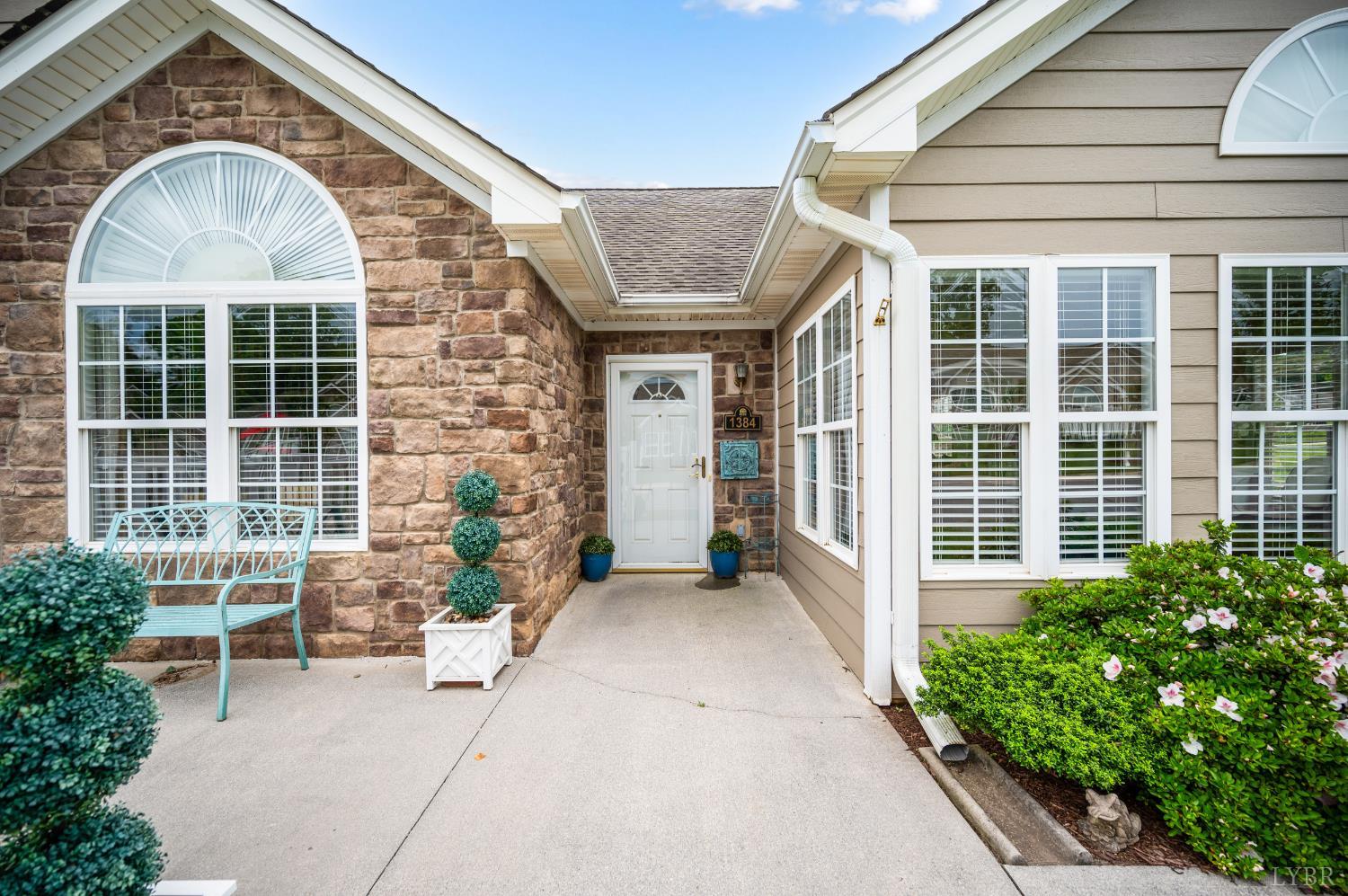 1384 Jefferson Way