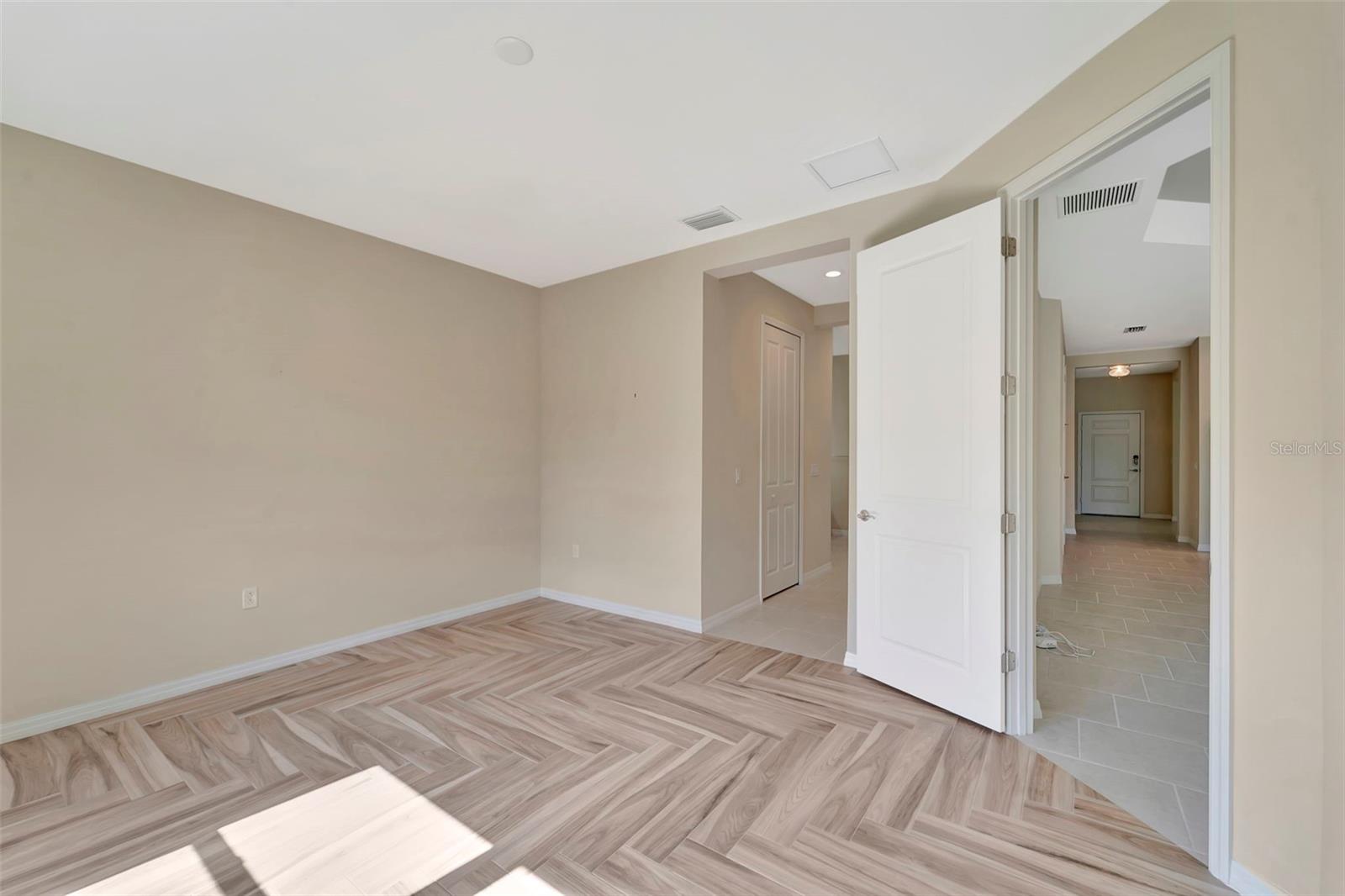 324 CASALINO DR