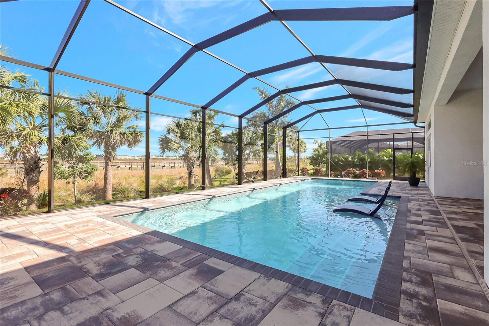 8276 REDONDA LOOP