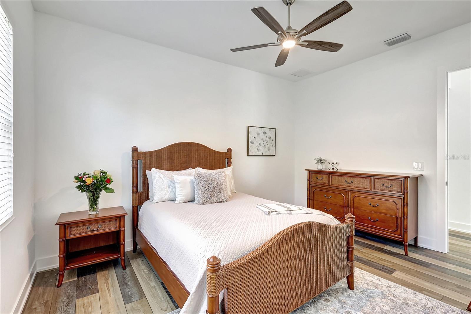 8276 REDONDA LOOP