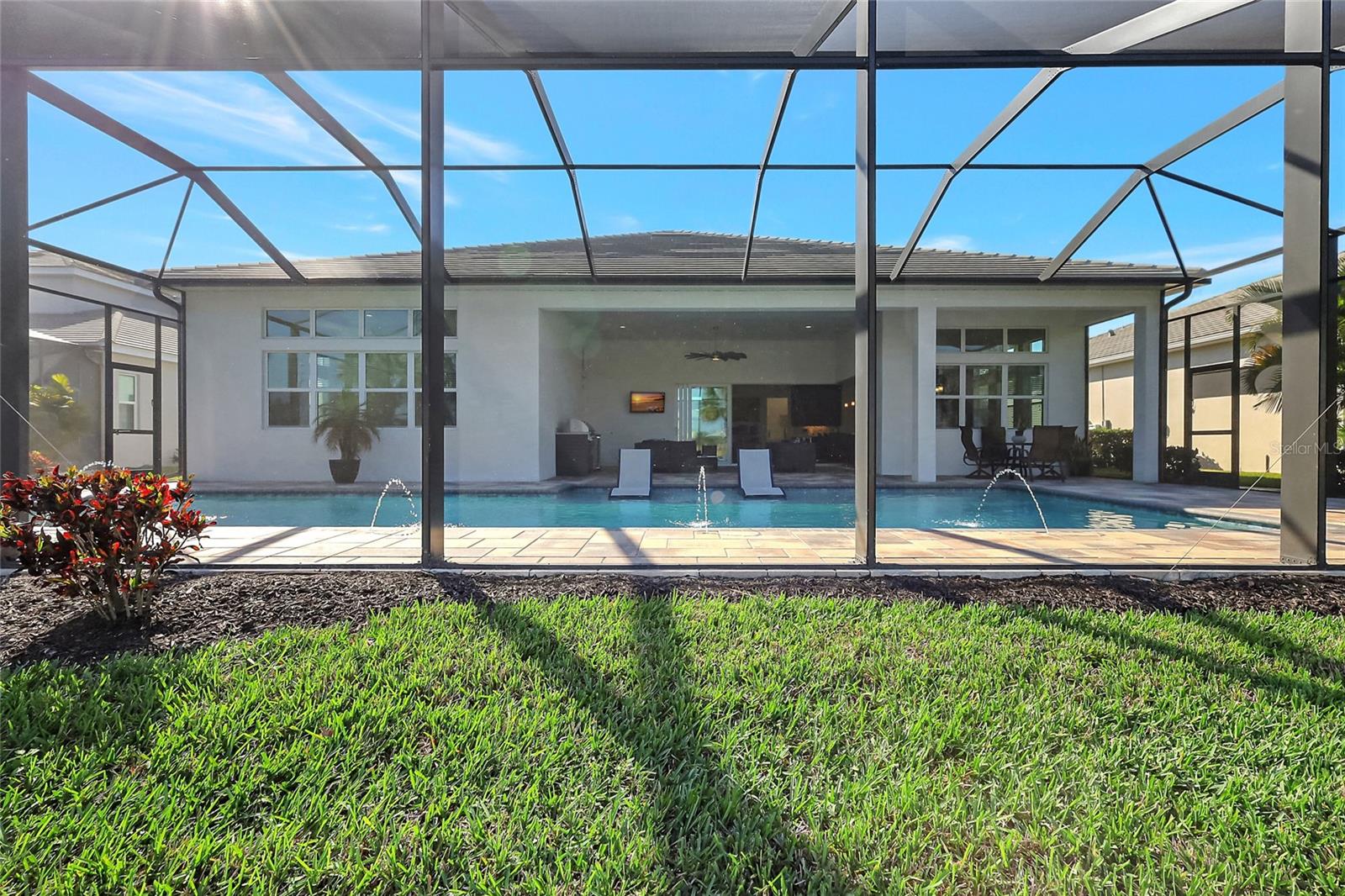 8276 REDONDA LOOP