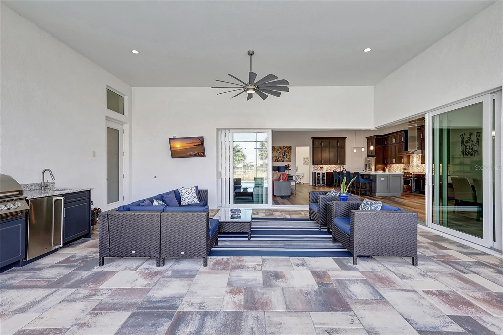 8276 REDONDA LOOP