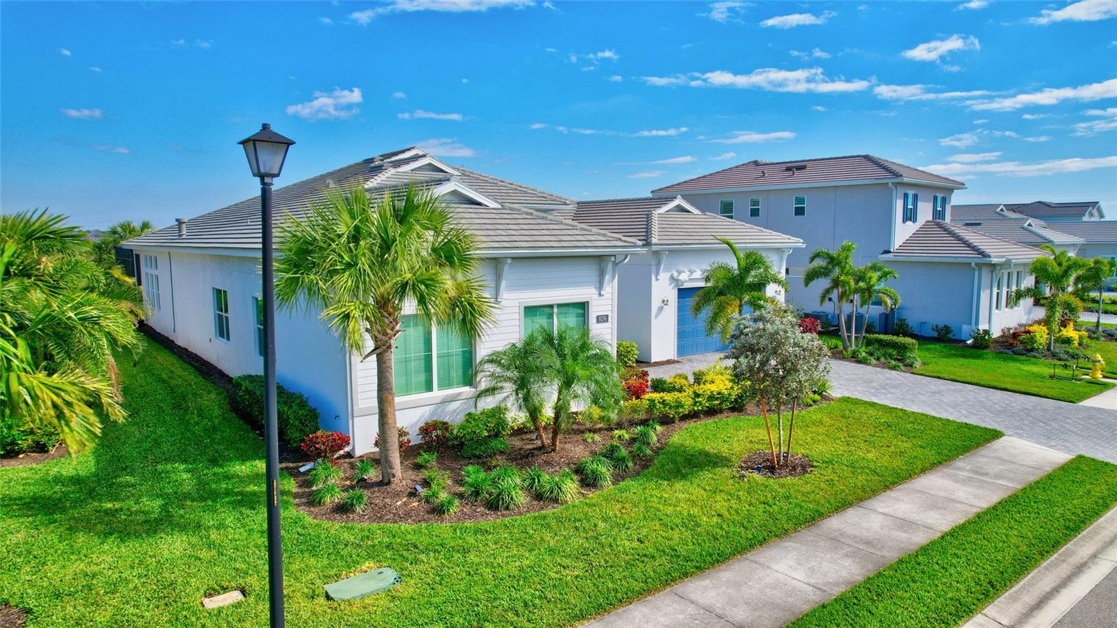 8276 REDONDA LOOP