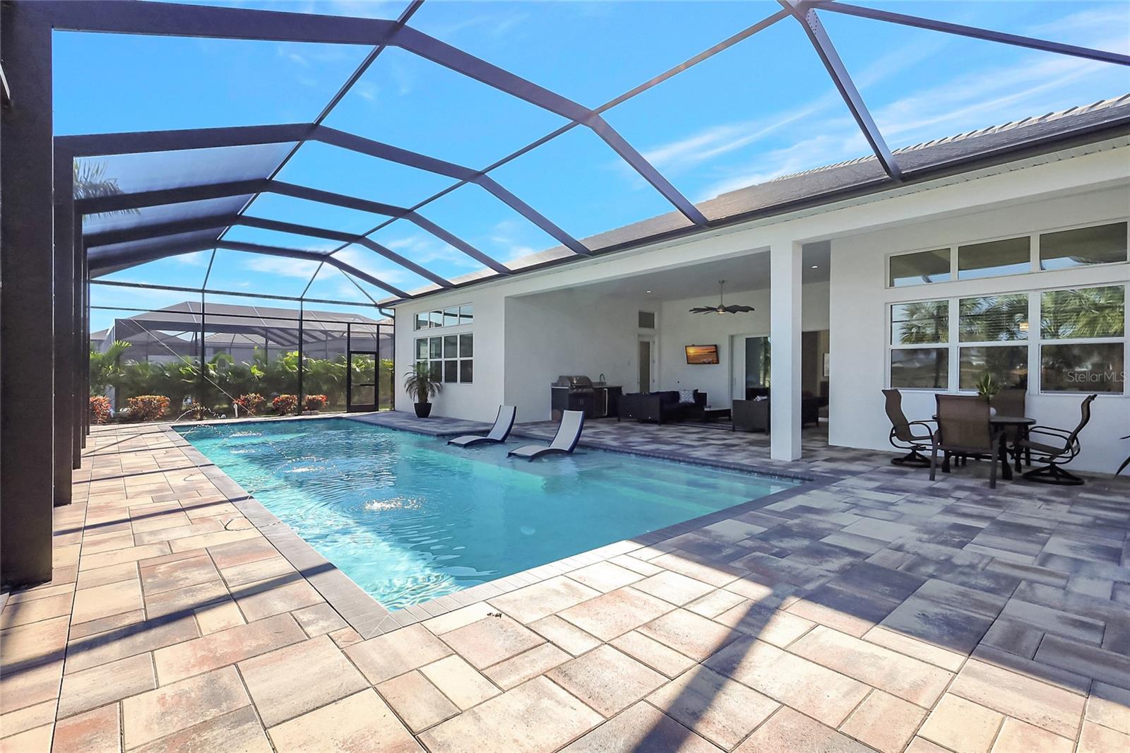 8276 REDONDA LOOP