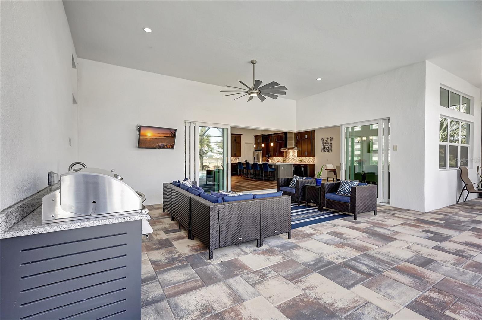 8276 REDONDA LOOP