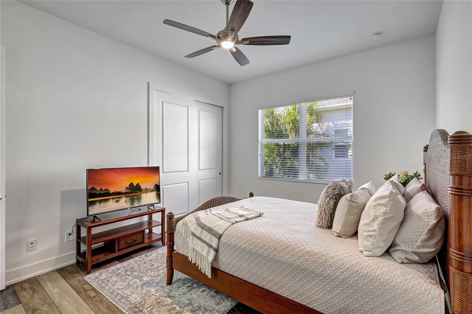 8276 REDONDA LOOP