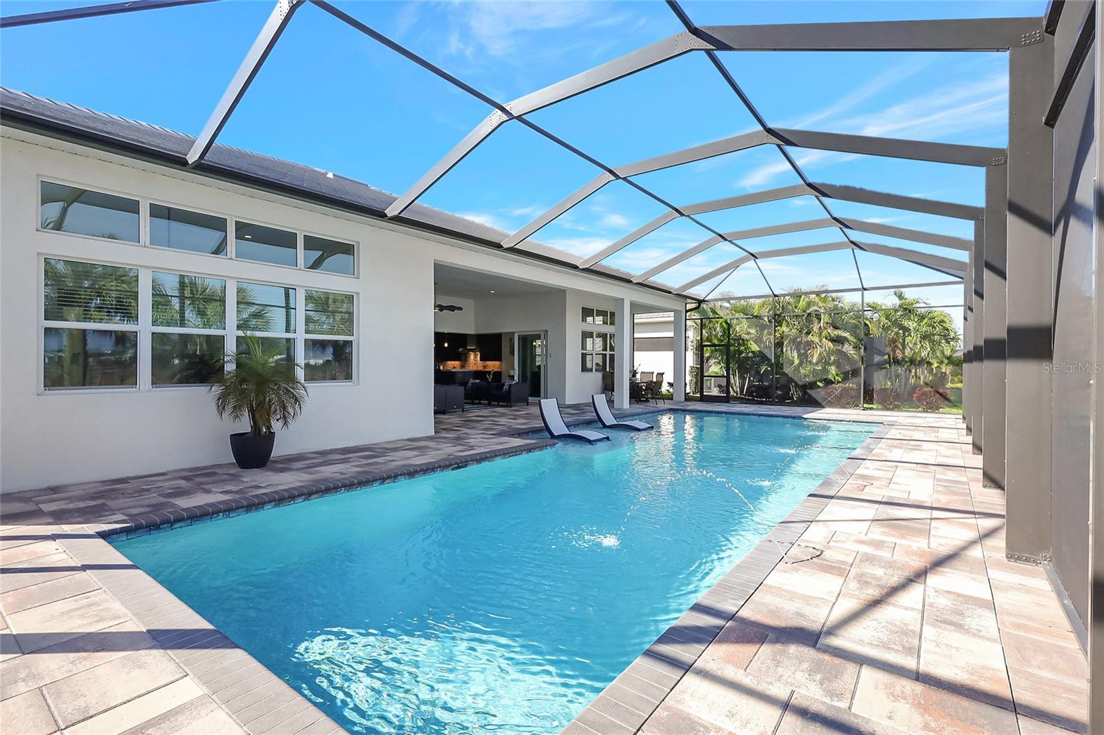 8276 REDONDA LOOP