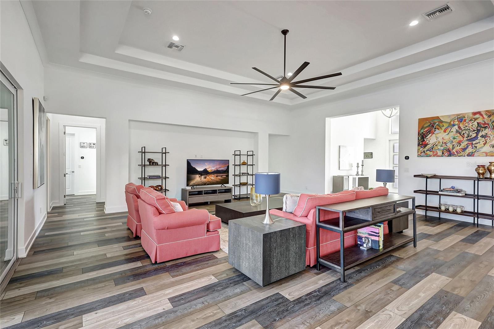 8276 REDONDA LOOP