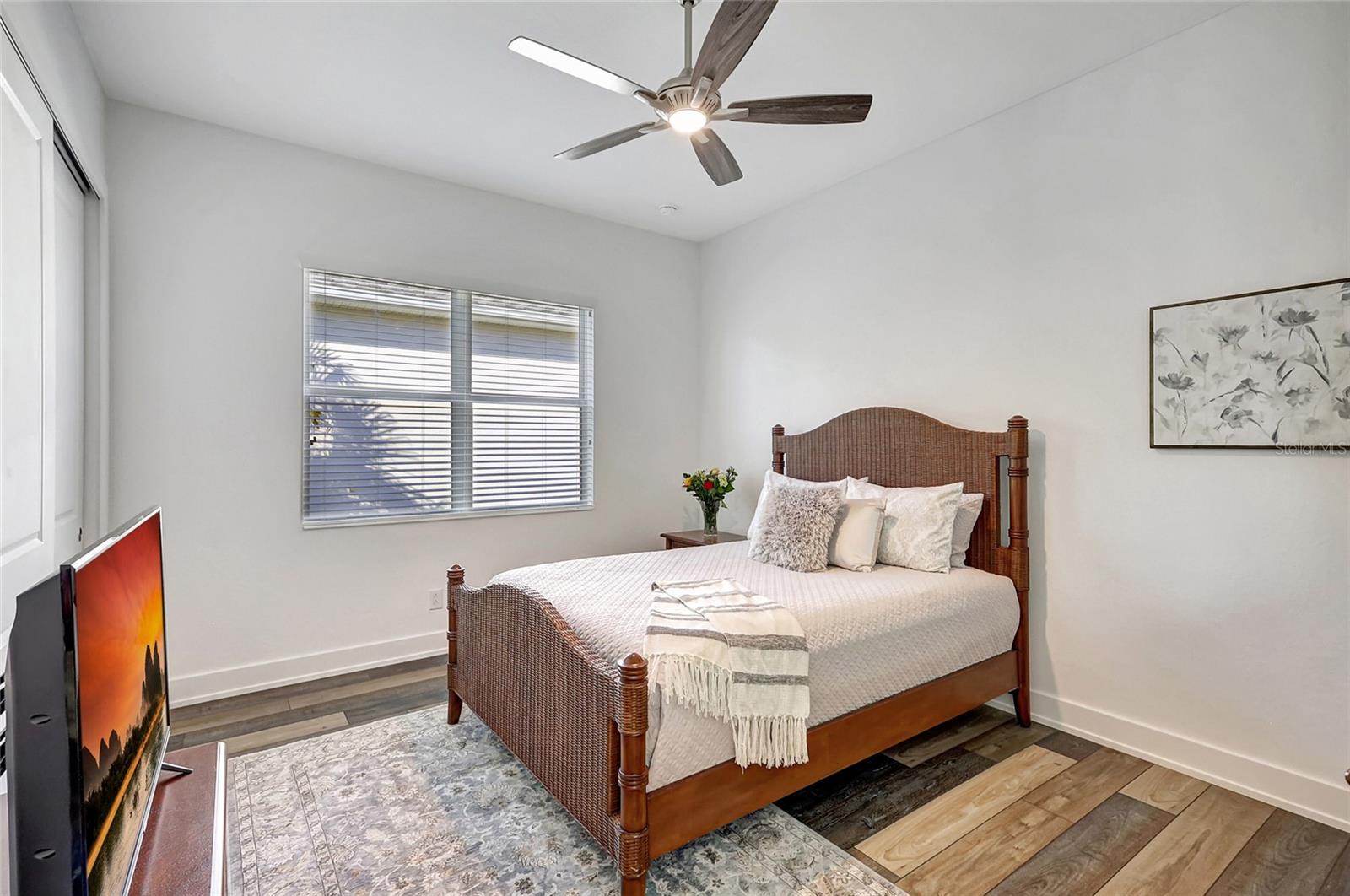 8276 REDONDA LOOP