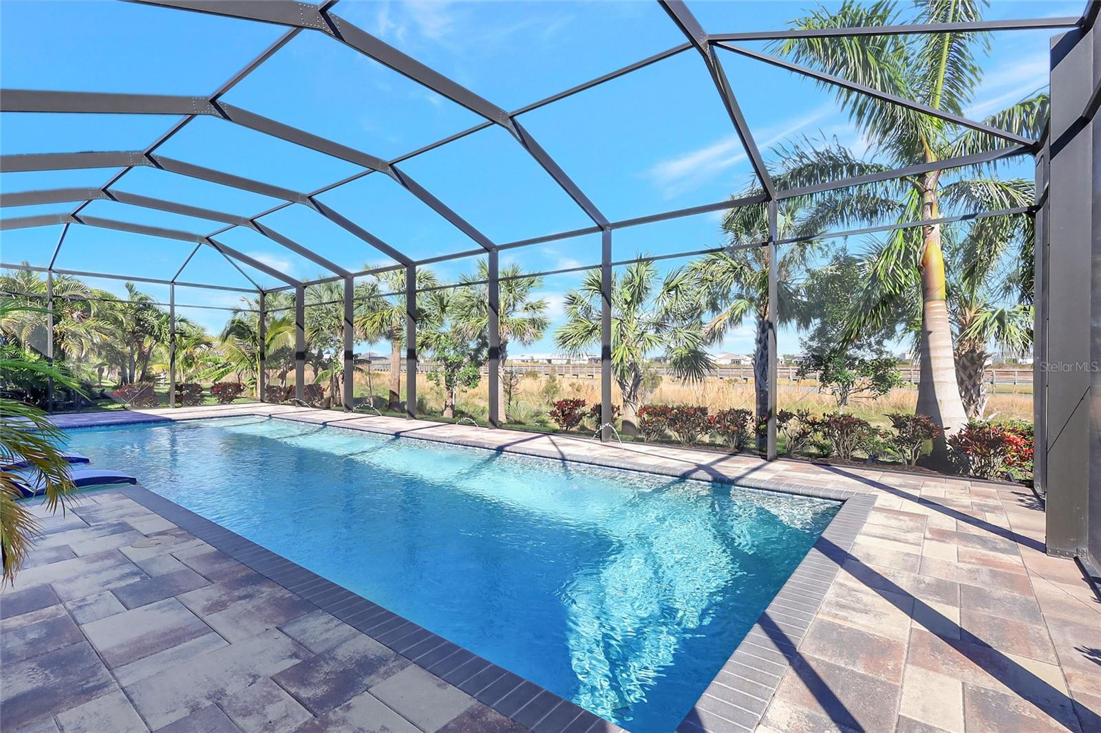 8276 REDONDA LOOP