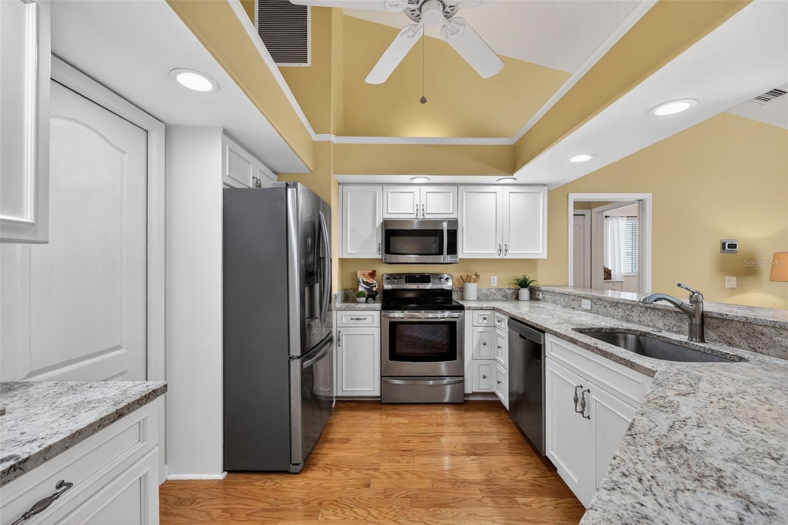 5722 FERN OAK CT