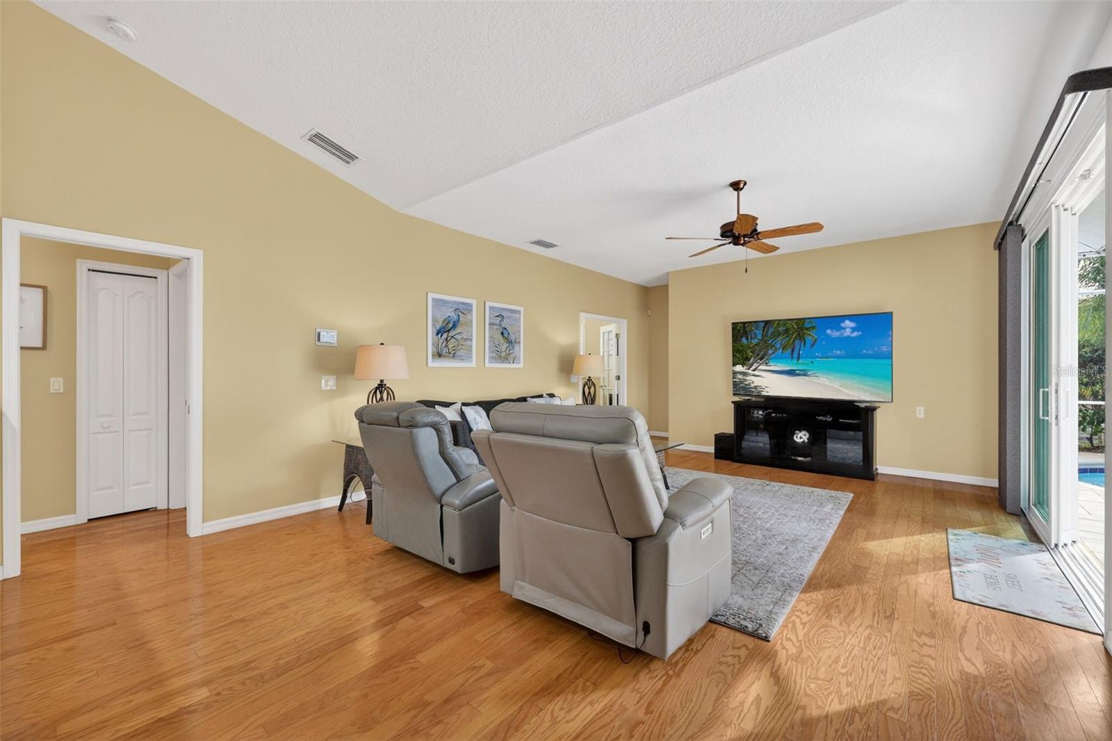 5722 FERN OAK CT