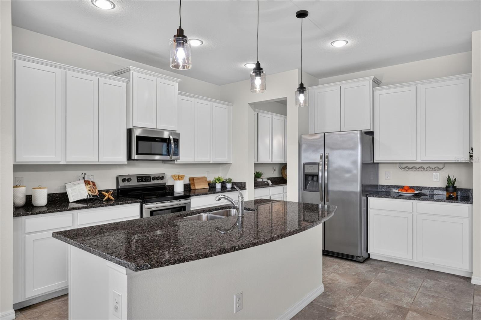6541 DEVESTA LOOP