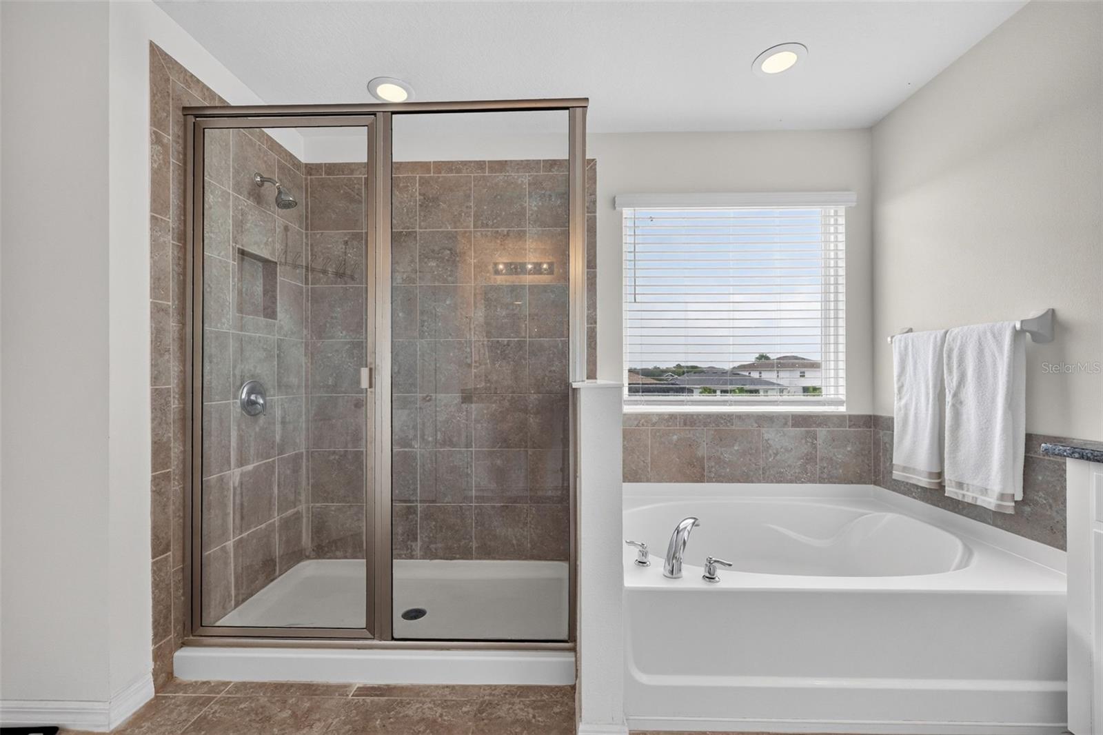 6541 DEVESTA LOOP