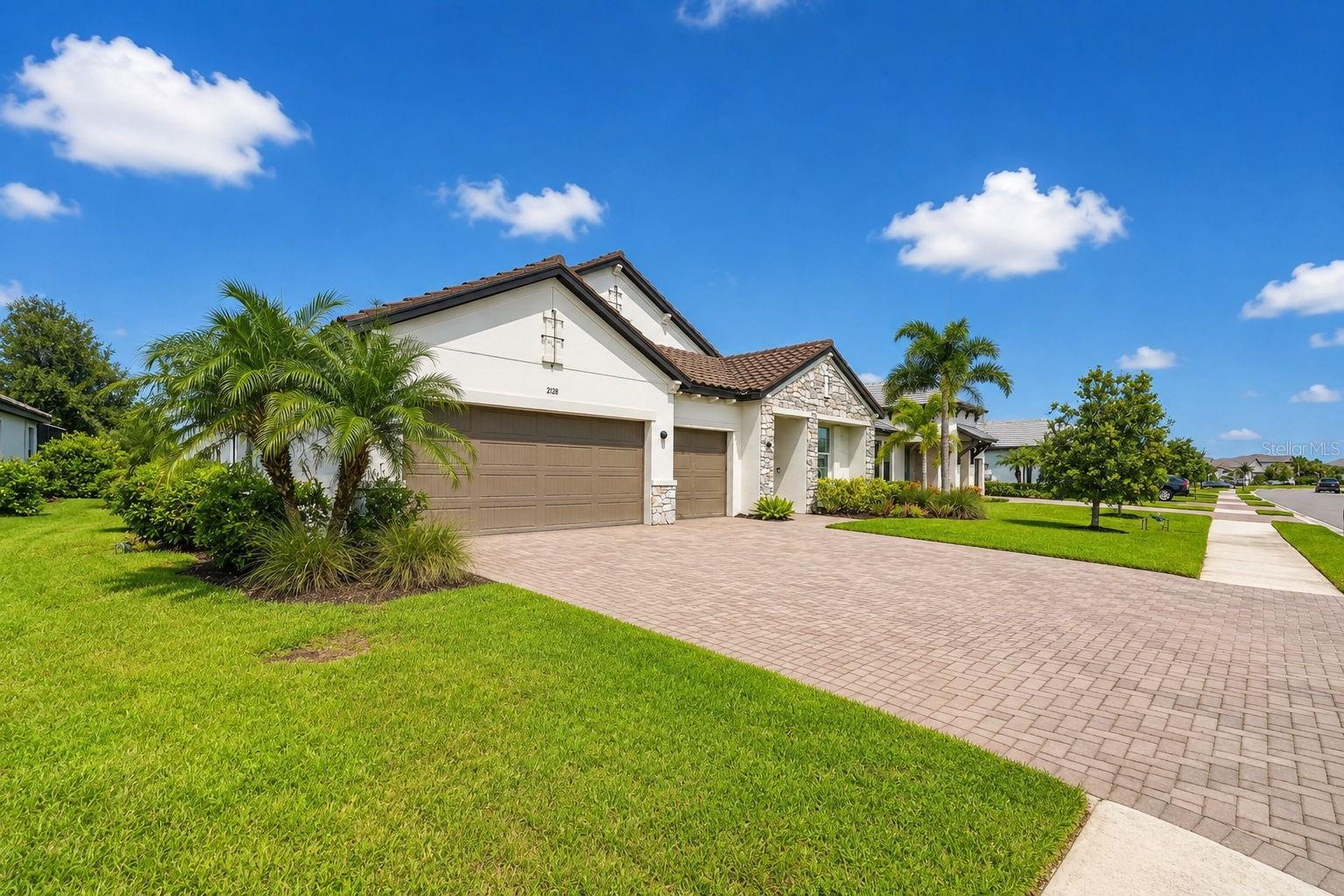 2128 WOODLEAF HAMMOCK CT