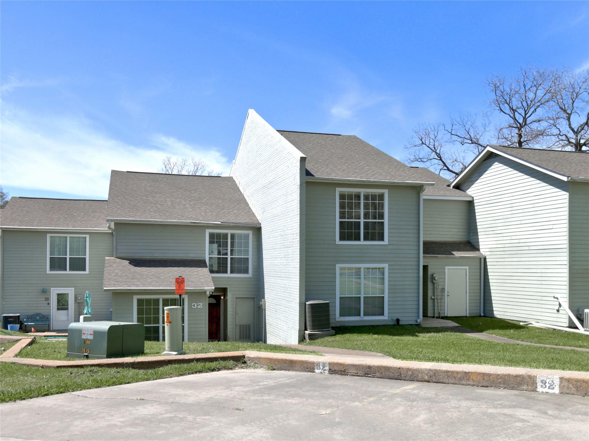100 Edgewater Drive # 32