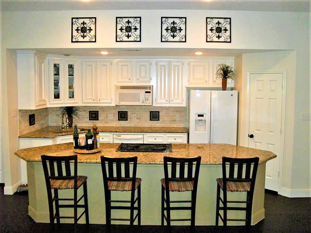 435 N Rivershire Drive