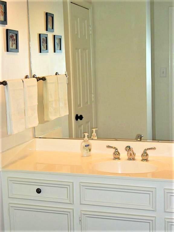 435 N Rivershire Drive