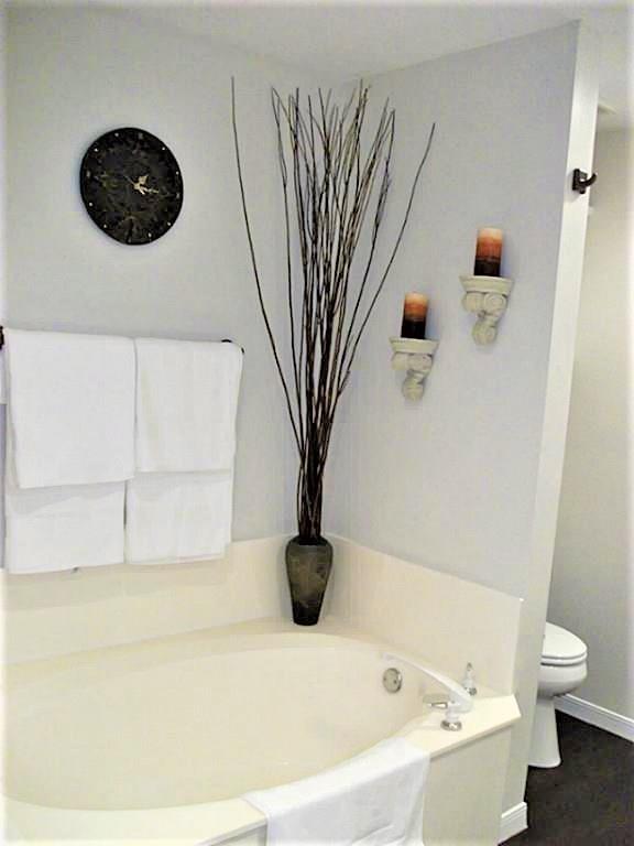 435 N Rivershire Drive