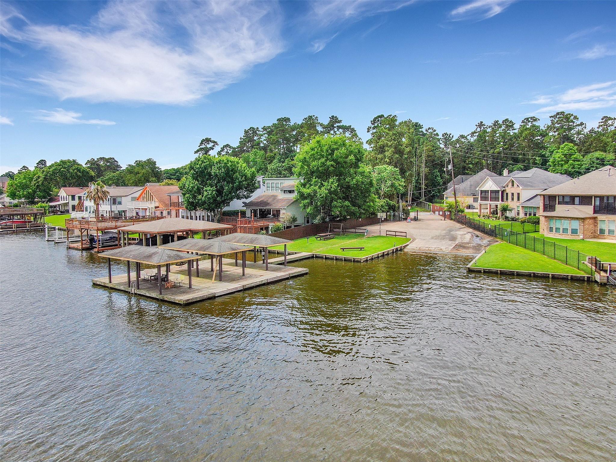 121 Clear Water Street W