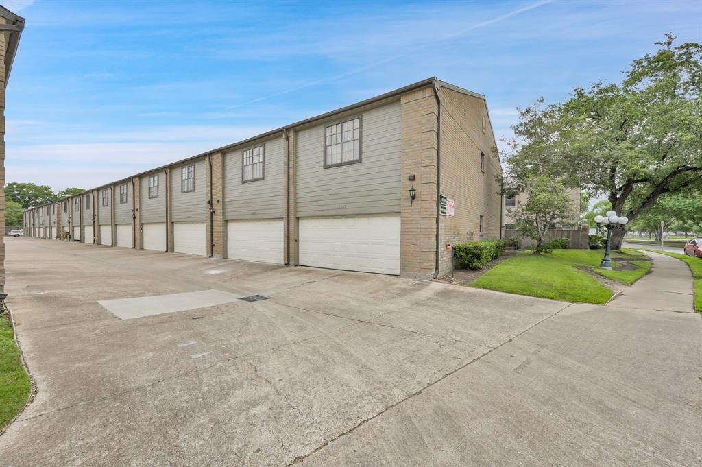 9850 Pagewood Lane # 1208
