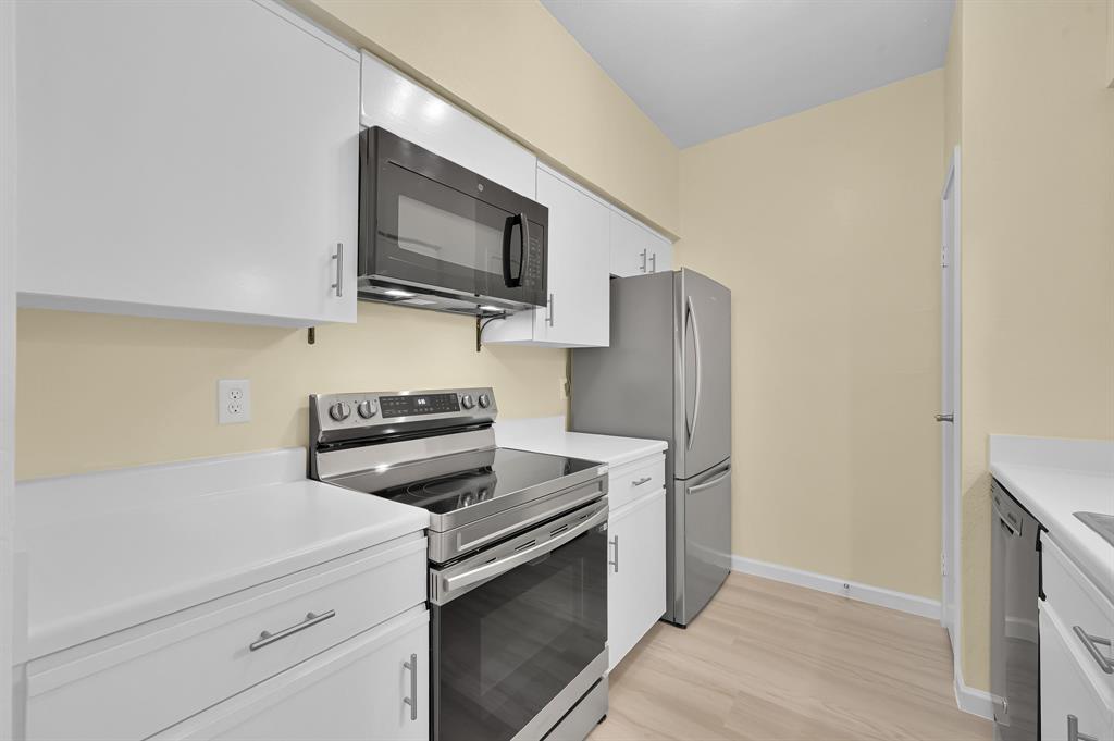 9850 Pagewood Lane # 1208