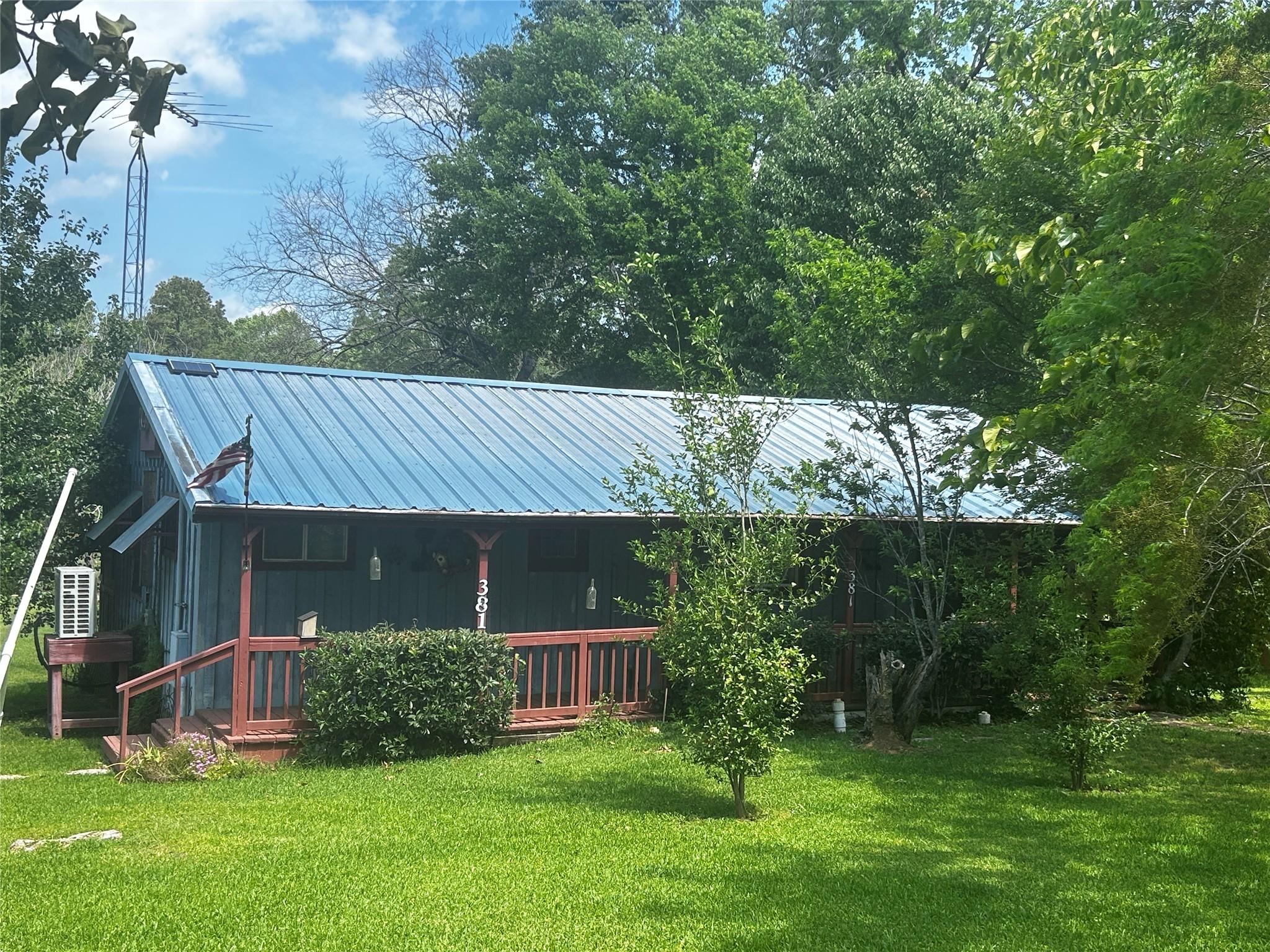 381 Lakeshore Drive