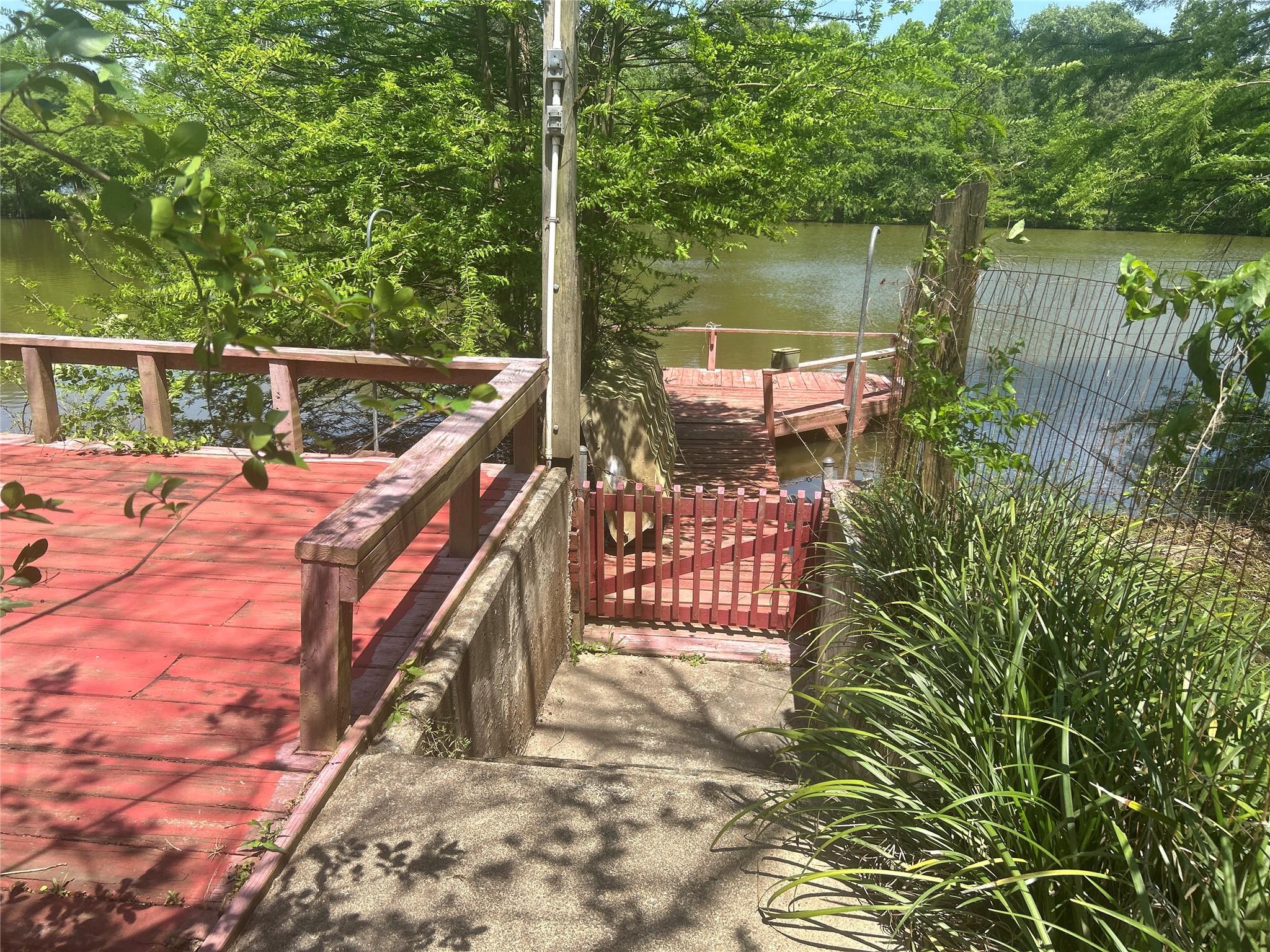 381 Lakeshore Drive